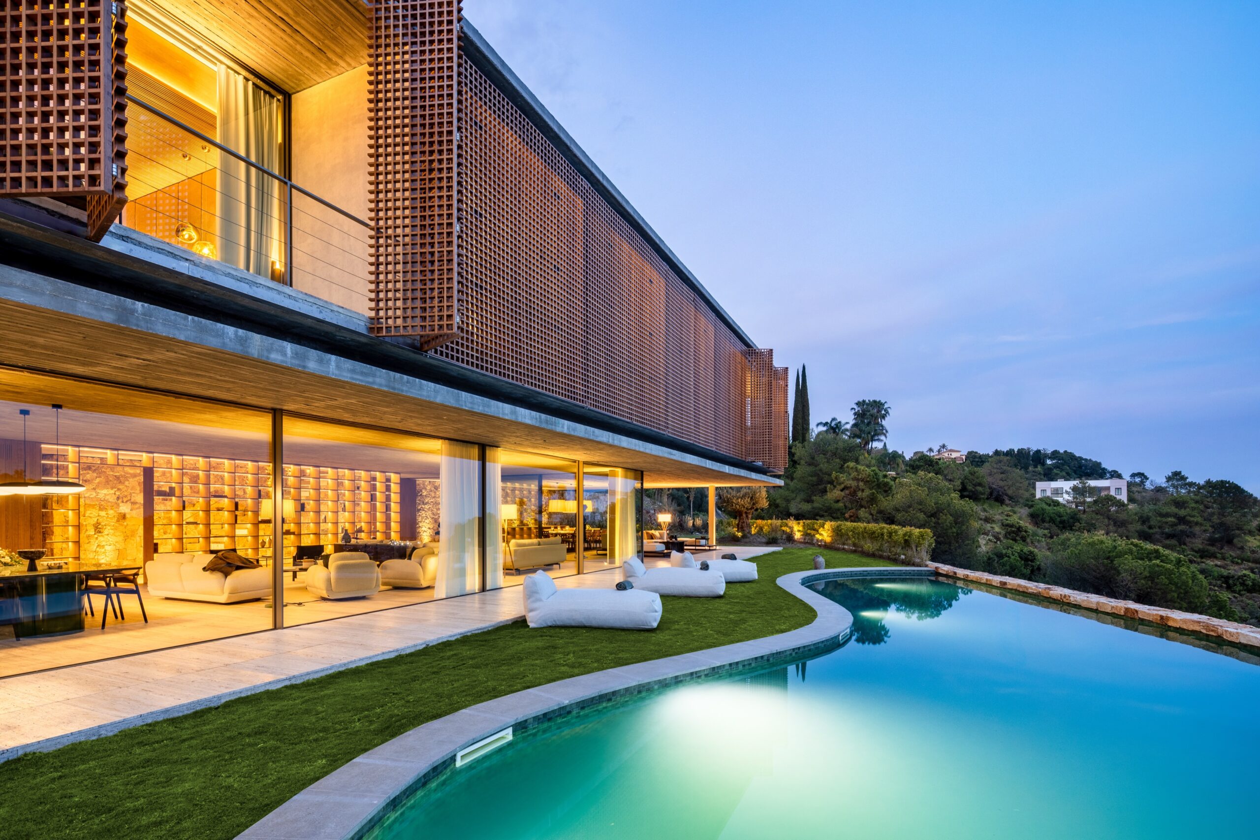 Avantgardistische Villa mit Designfokus und Panoramablick